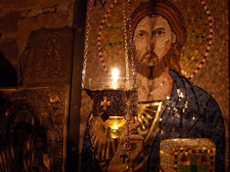  Icons and Their Spiritual Significance:  Un Voyage à Travers l'Art Sacré Orthodoxe